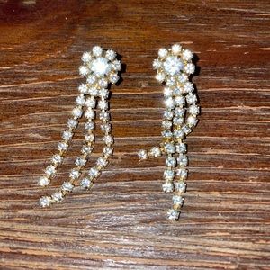 Costume jewelry. Gold tone chandelier.